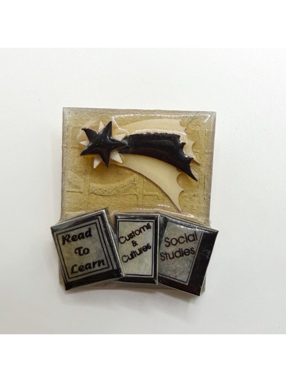 Lucinda Read To Learn Book Pin Brooch Social Studies Customs & Cultures‎